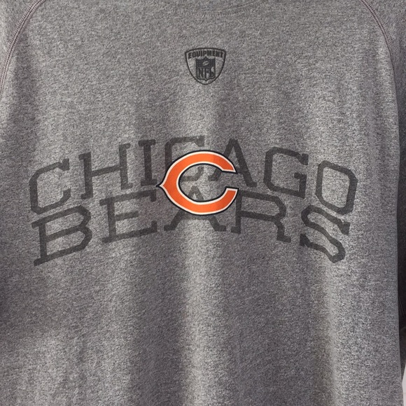 Large Athletic Chicago Bears Shirt - Picture 2 of 2